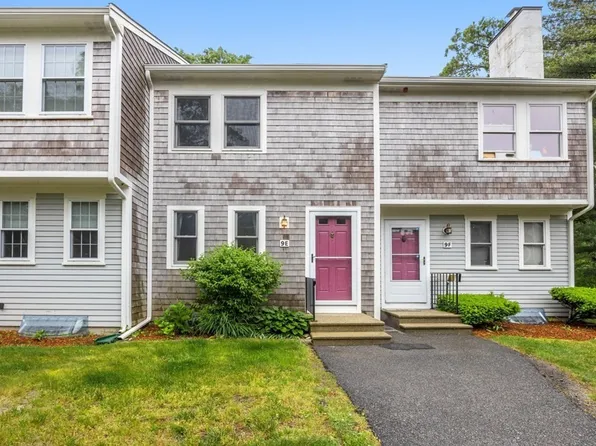 300 Falmouth Rd APT 9E, Mashpee, MA 02649