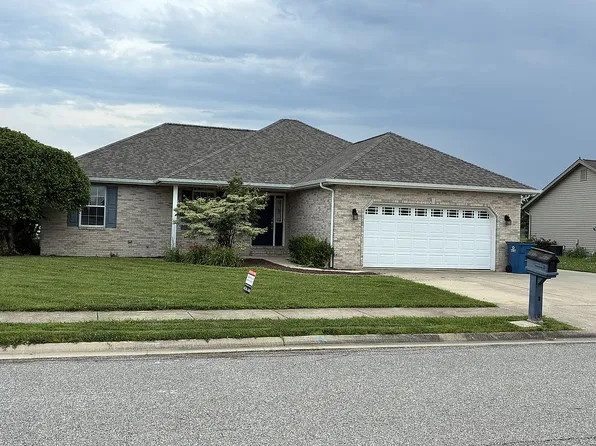 70 Bridgewater Ln, Highland, IL 62249