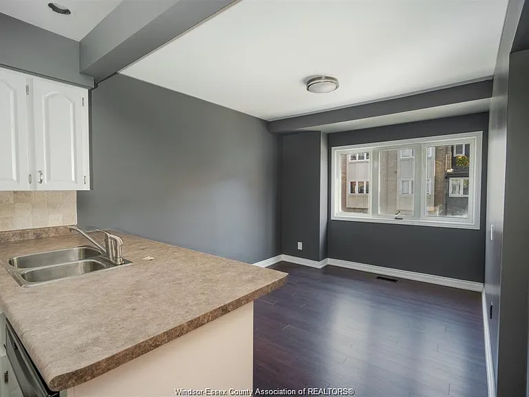 3925 Riverside Dr E — Photo 4