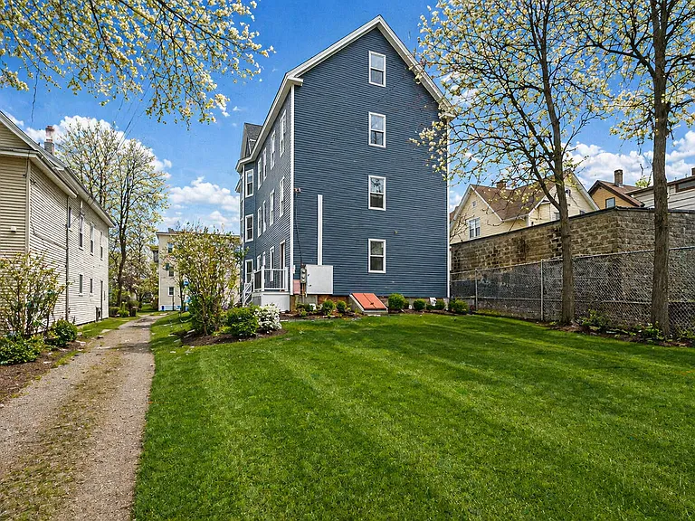 39 Gates St #1 — Photo 2