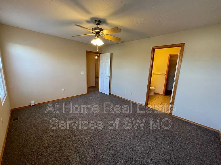 917 N Madison Ave — Photo 8