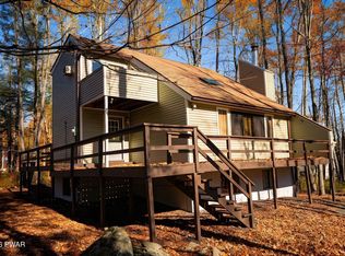 10 Garden Dr, Lake Ariel, PA 18436