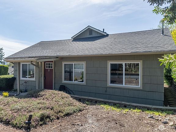 3rd image of 3805 Pacific Way