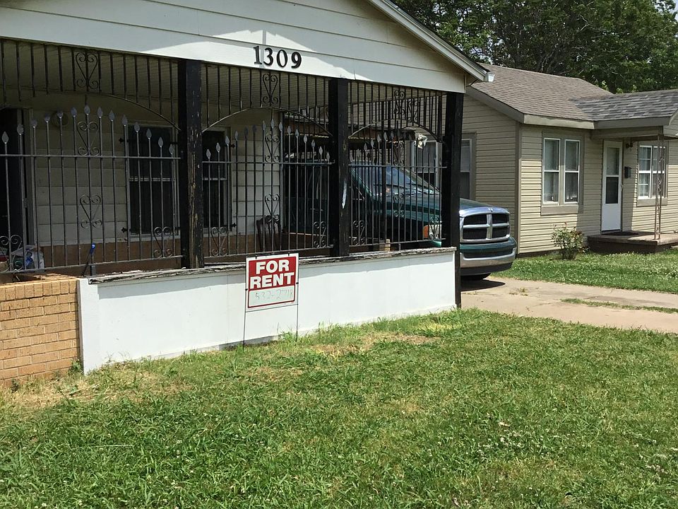 Front covered patio with brick planter