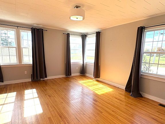 3rd image of 41 School St