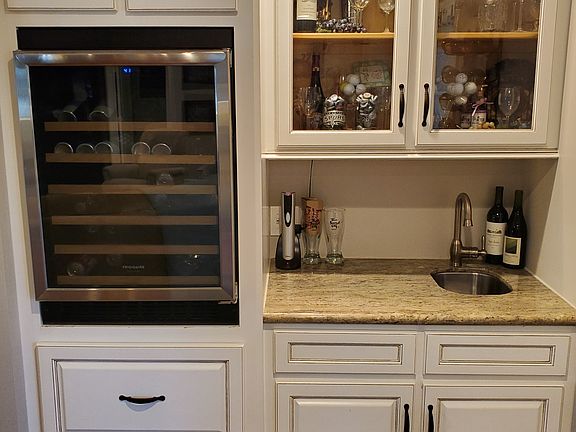 4th image of 3010 Hampton Dr