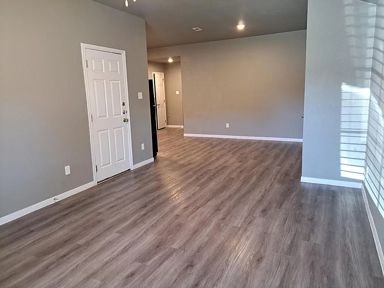 209 W Robin Ln #A — Photo 2