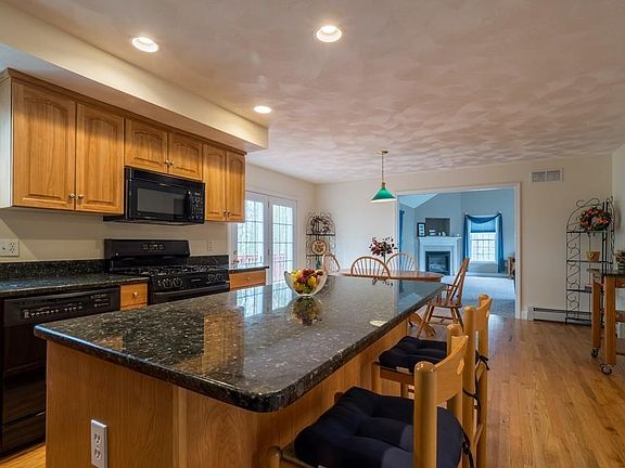 4th image of 15 Birch Hill Dr