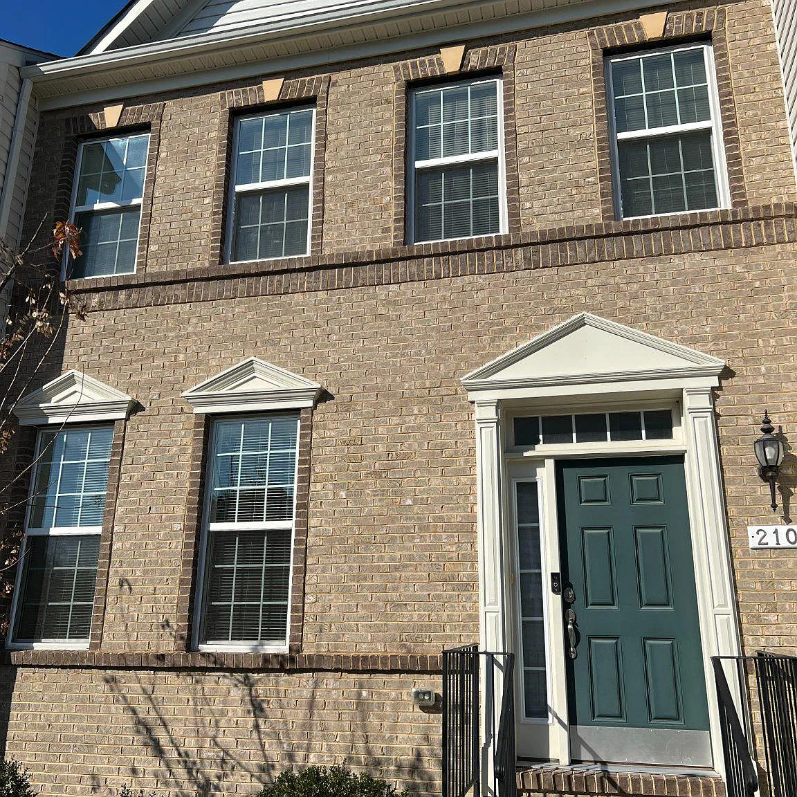 4 bed, 3.5 bath, 2660 sqft, $3,600 — Photo 1