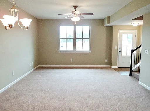 Spacious 3 Bedroom/2.5 Bath with Loft area for Rent! Available to View with 48 Hour Notice — Photo 2