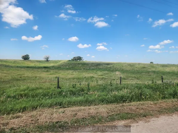 11963 Canyon Ln, Doniphan, NE 68832