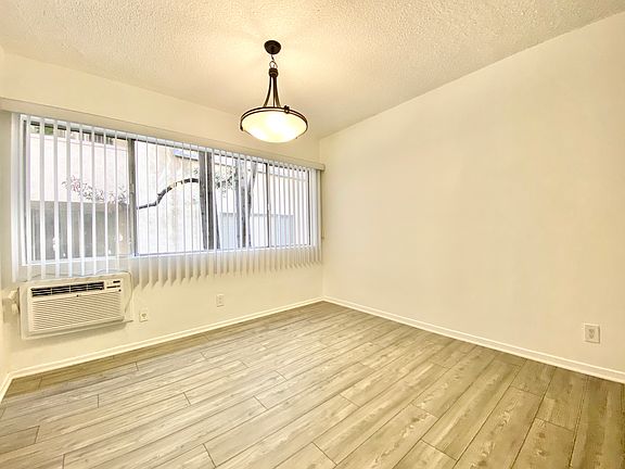 4th image of 11924 Montana Ave APT 2