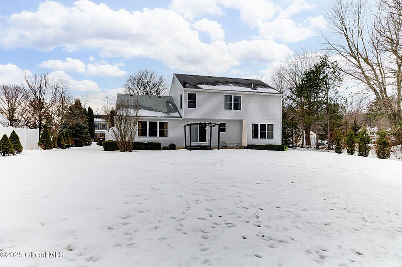 5th image of 12 Crescent Creek Way