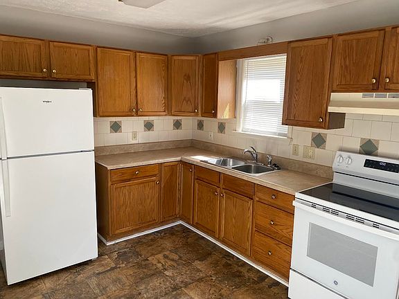 4th image of 303 Park St
