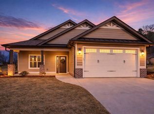 35 McTyeire Dr, Young Harris, GA 30582