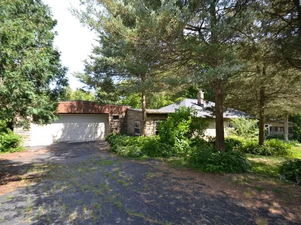 26528 Oakridge DRIVE, Waterford, WI 53185
