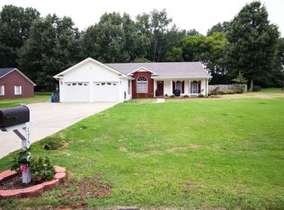175 Oakview Dr, Rogersville, AL 35652