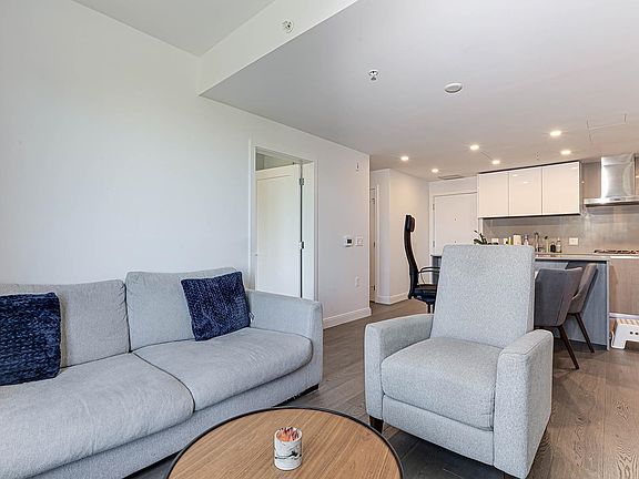 4th image of 4908 Cambie St #404