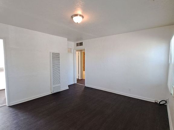 2nd image of 436-442 N Effie St #436