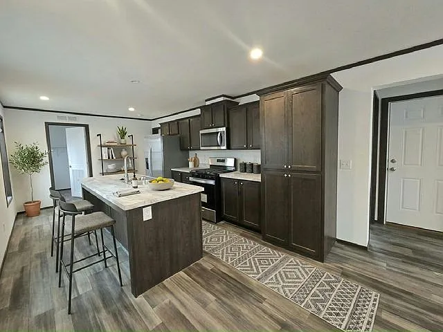 3 bed, 1056 sqft, $2,130 — Photo 3