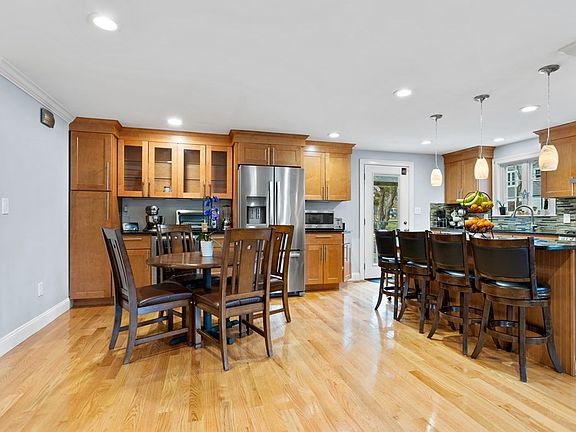 4th image of 13 Blackstone St
