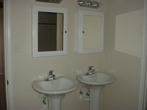 4th image of 2471 Firenze St