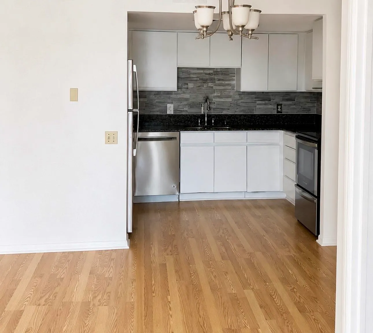 1 bed, 682 sqft, $1,000 — Photo 2