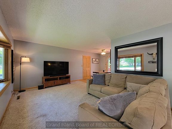 2nd image of 3416 Graham Ave