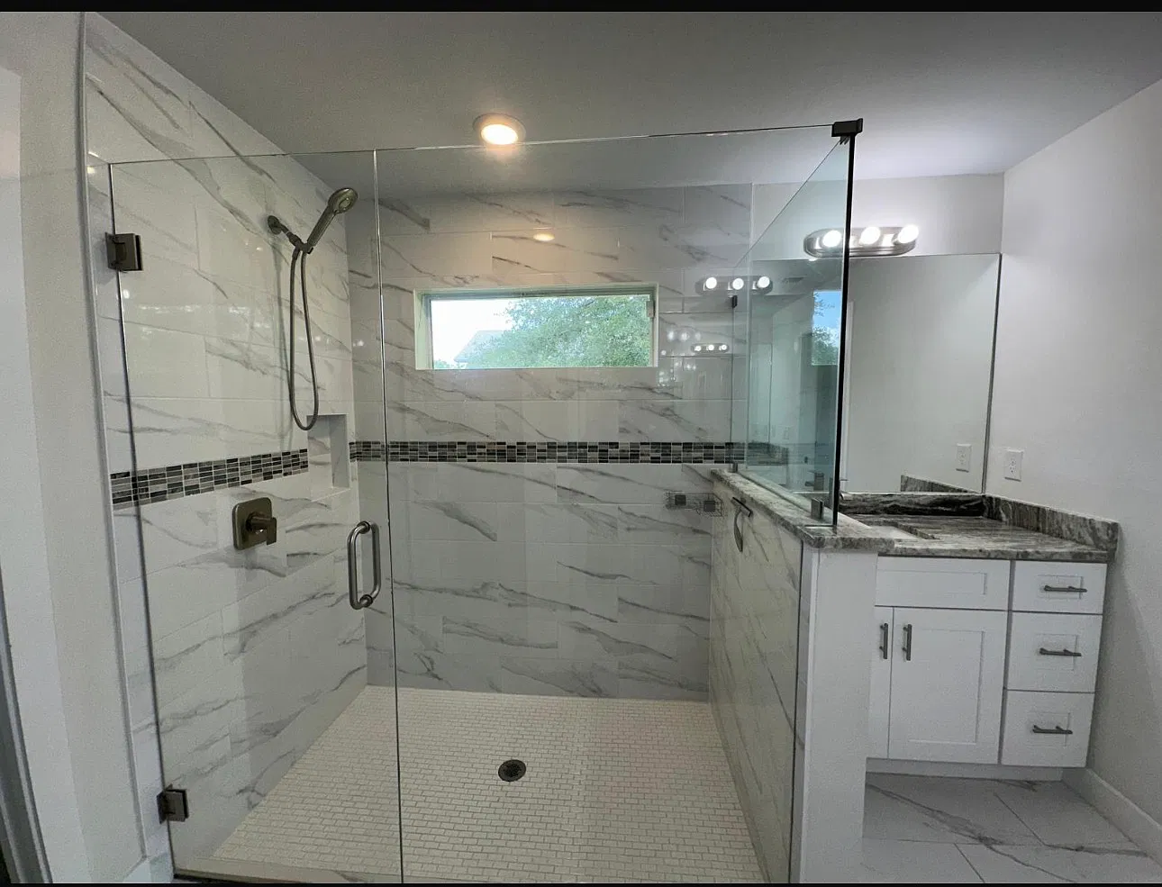 4 bed, 2256 sqft, $2,600 — Photo 4