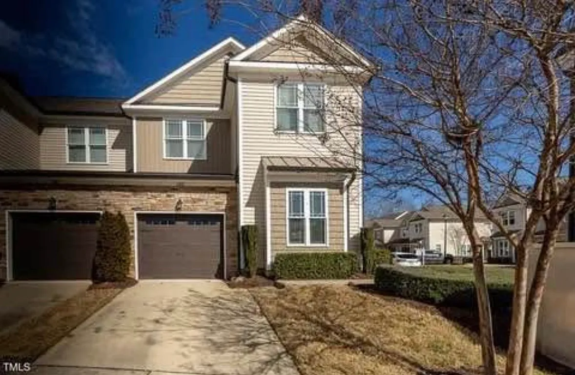3 bed, 1837 sqft, $2,700 — Photo 1