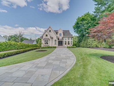 63 Grandview Ave, North Caldwell, NJ, 07006
