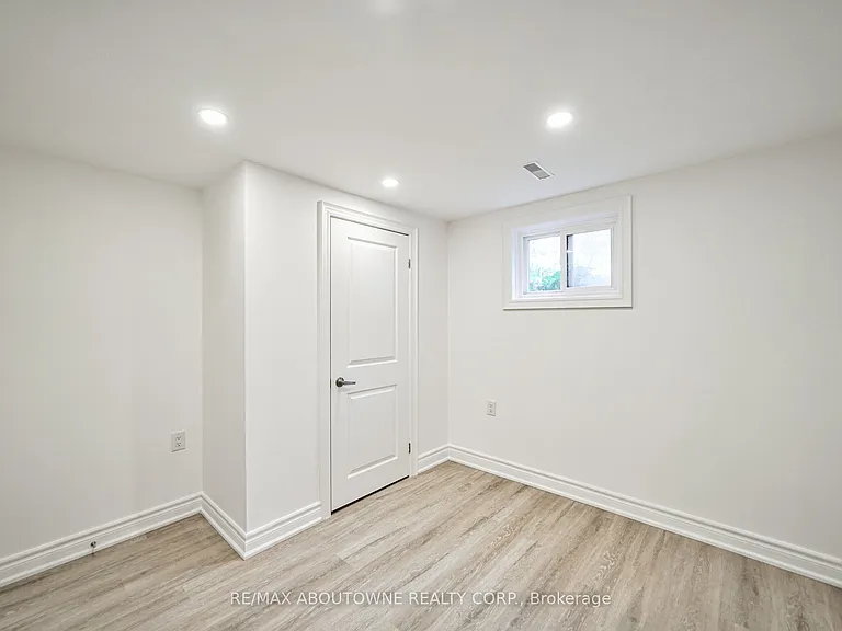 4395 Longmoor Dr #LOWER — Photo 18