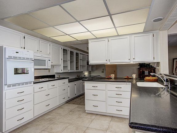 5th image of 17615 N Foothills Dr