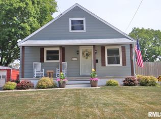 1027 E Highland Pl, Peoria Heights, IL 61616