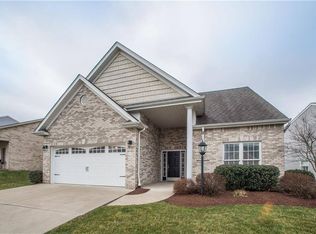 123 Village Cir, Oakdale, PA