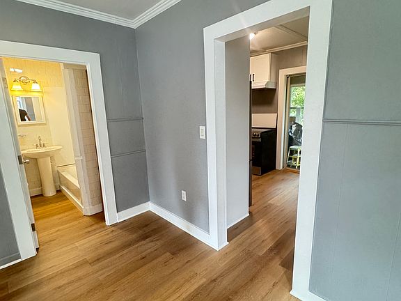3rd image of 17 Arch Ave #2