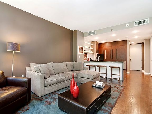 3rd image of 133 W 22nd St APT 4C