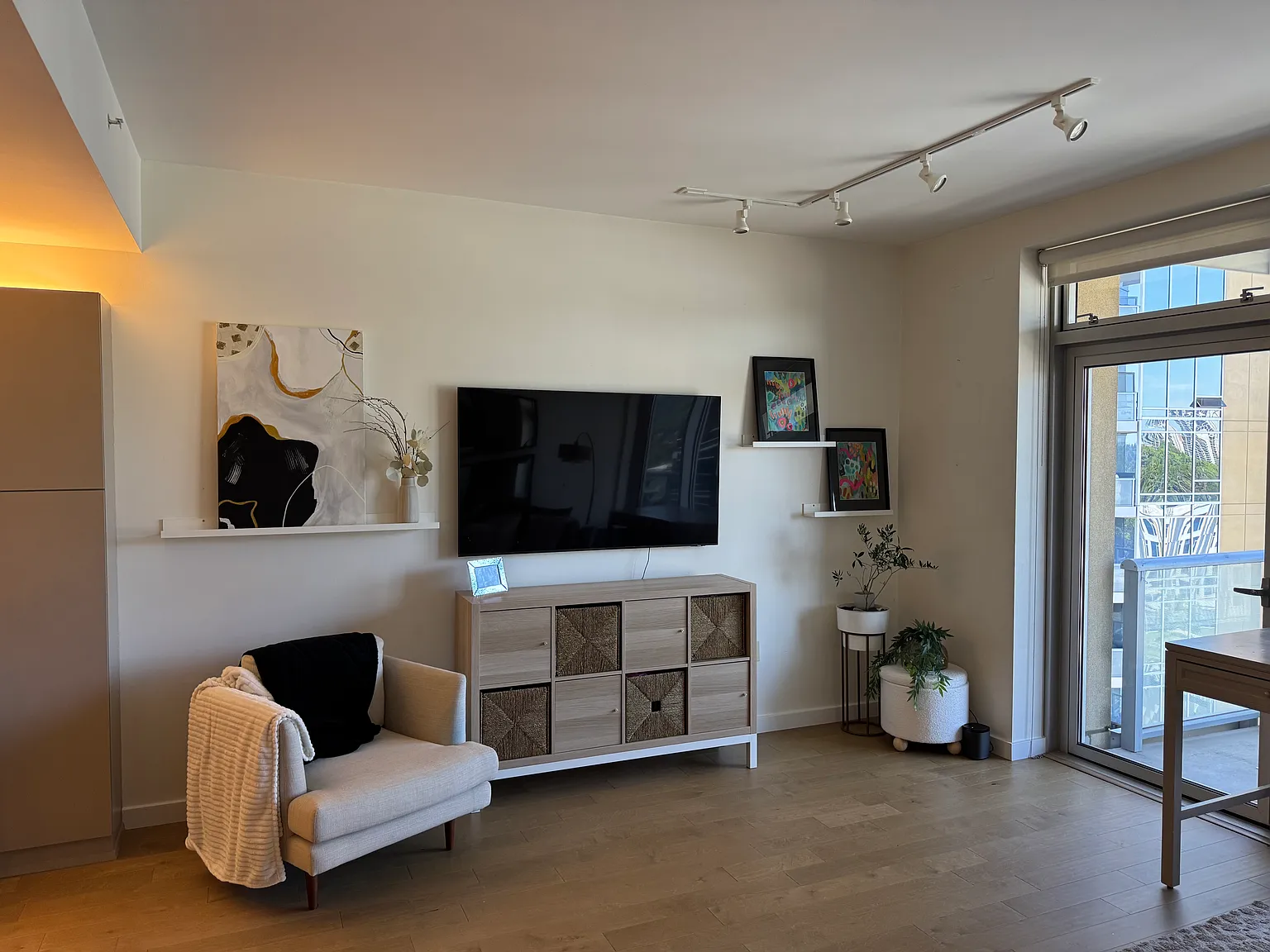 1 bed, 982 sqft, $2,600 — Photo 2