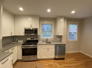560 Green St #1, Cambridge, MA 02139