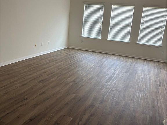 5th image of 718 Hazystone Ct