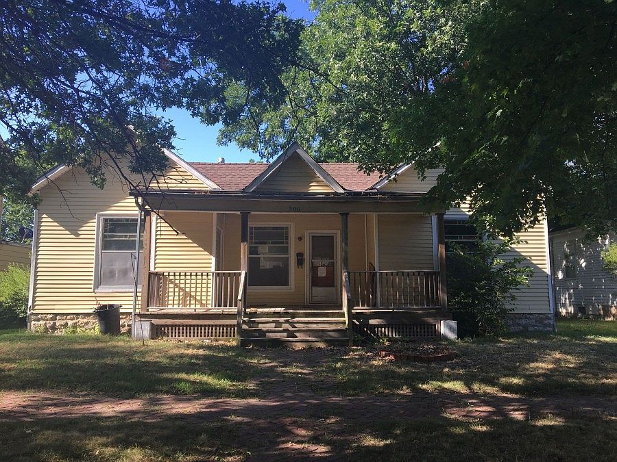 1st image of 306 W Wea St