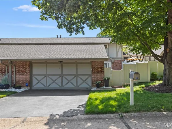 2155 Mason Green Dr, Ballwin, MO 63011