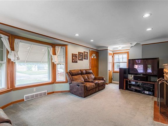 5th image of 4427 W 171st St