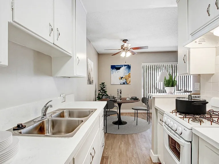 4081 McLaughlin Ave — Photo 1
