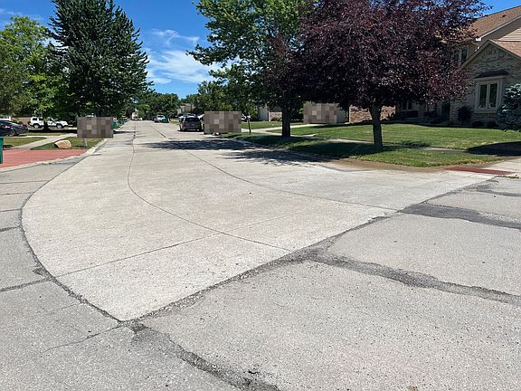 5th image of 24589 Yvonne Dr