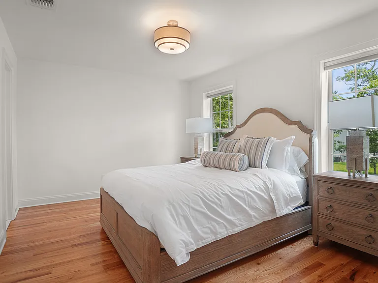 9 Greenway Ct — Photo 16