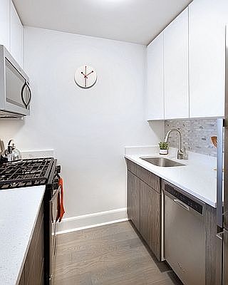 2nd image of 249 E 57th St #6H