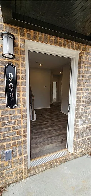 3 bed, 4.0 bath, 1985 sqft, $2,500 — Photo 2