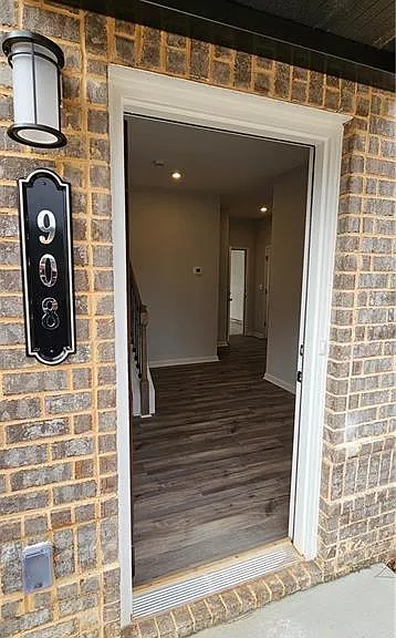 908 Colton Dr — Photo 2