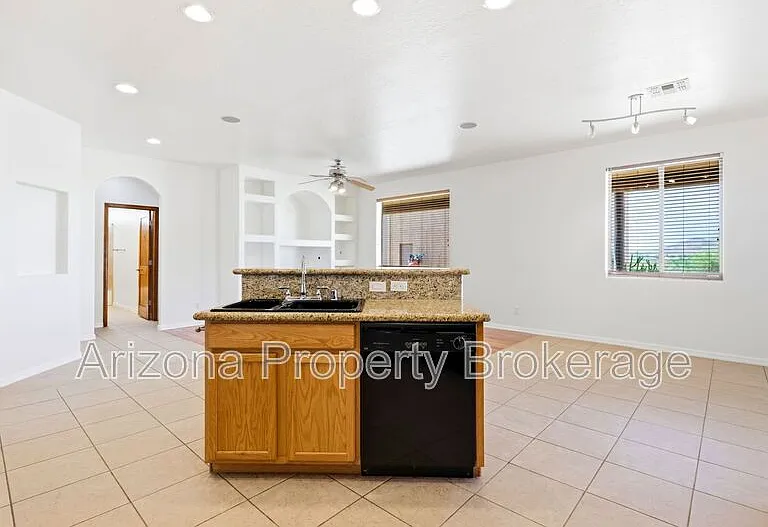 1933 W Tanya Trl — Photo 10